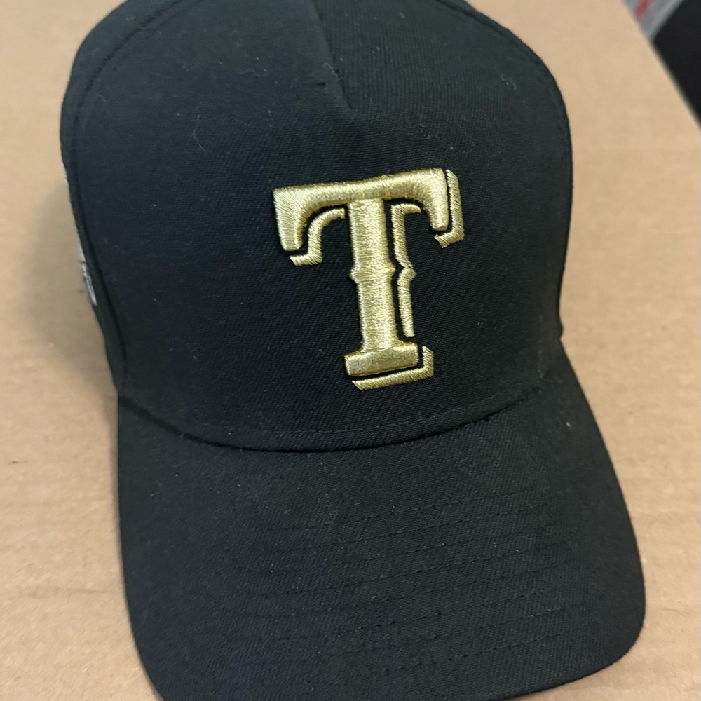 Texas Rangers 2023 ALCS Champs Hat – New Era 9FORTY Black & Gold – One Size